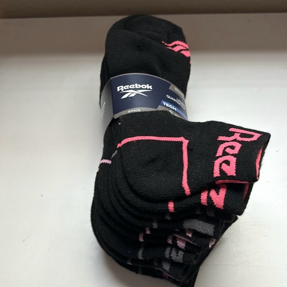 New Reebok Socks Women’s 6 Pair Black Quarter Cut Socks Casual Activewear - Picture 2 of 12